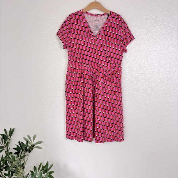 NWOT DIANE VON FURSTENBERG Kids' Short Sleeve Modern Geo Faux Wrap Dress - Large - Picture 2 of 5